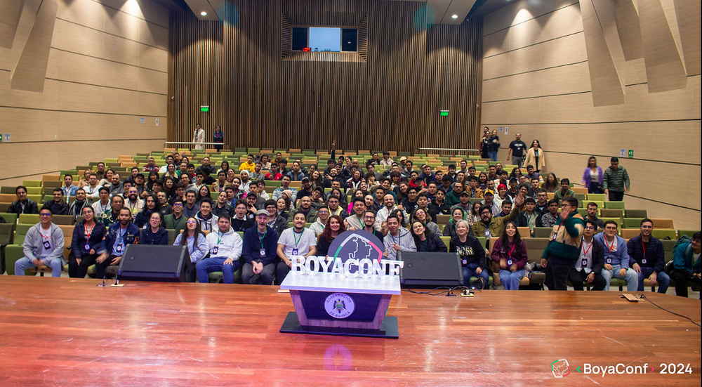 En 2024 se realizó la BoyacaConf por primera vez en Tunja, en este año también se realizará en el auditorio Boyaquirá. Foto: Suministrada a Tuiteros Boyacá
