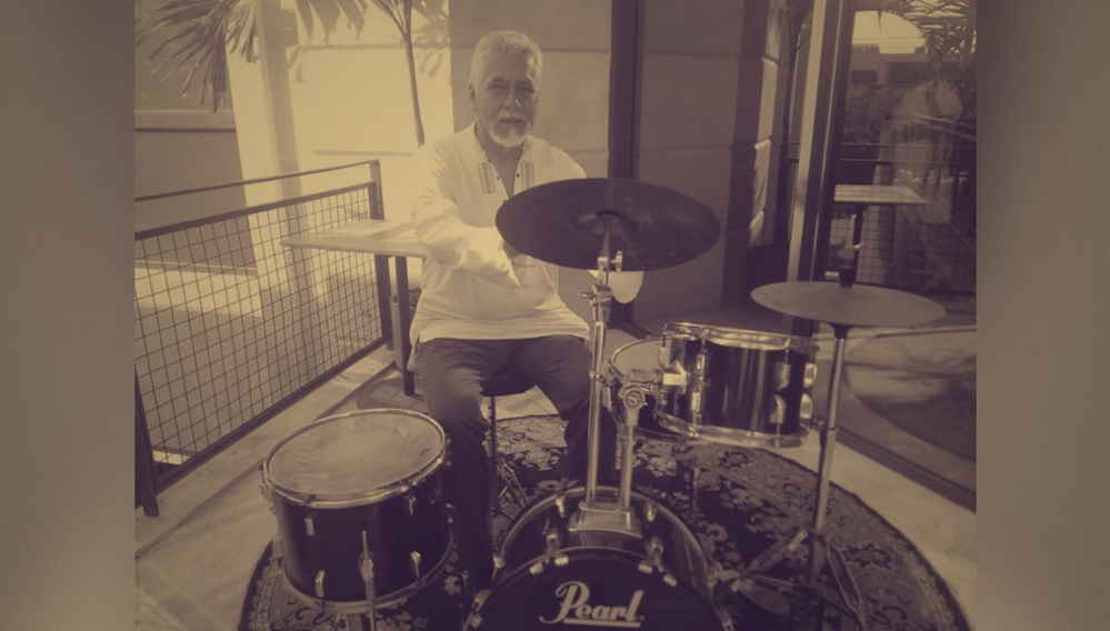 Un melómano empedernido, coleccionista de música -tenía alrededor de 4.000 acetatos y discos compactos. Foto: Suministrada a Tuiteros Boyacá.