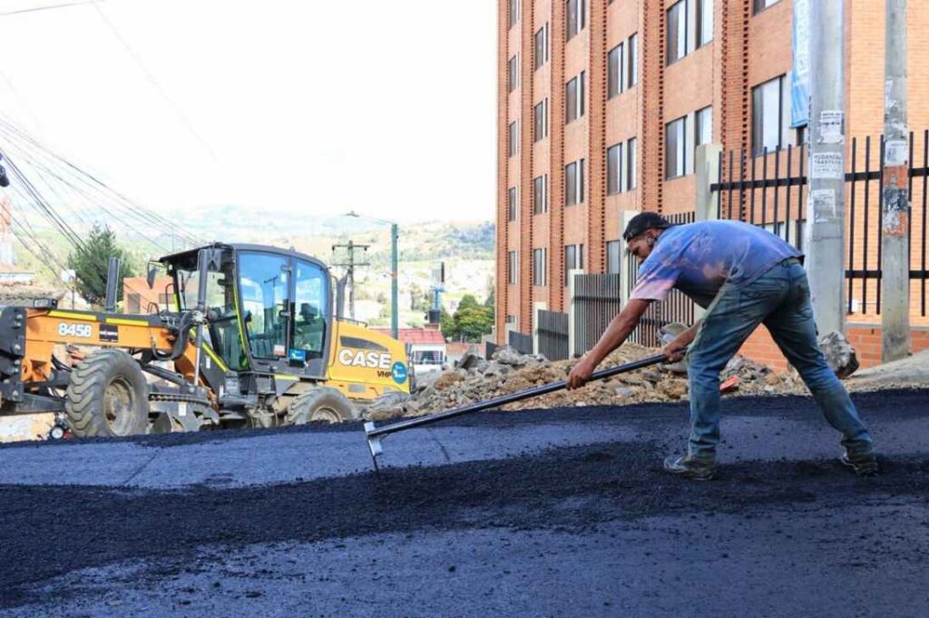 Con esta intervención se mejora la movilidad, la accesibilidad y la seguridad vial, y se fortalece la dinámica comercial del sector. Foto: Prensa Alcaldía de Tunja. 