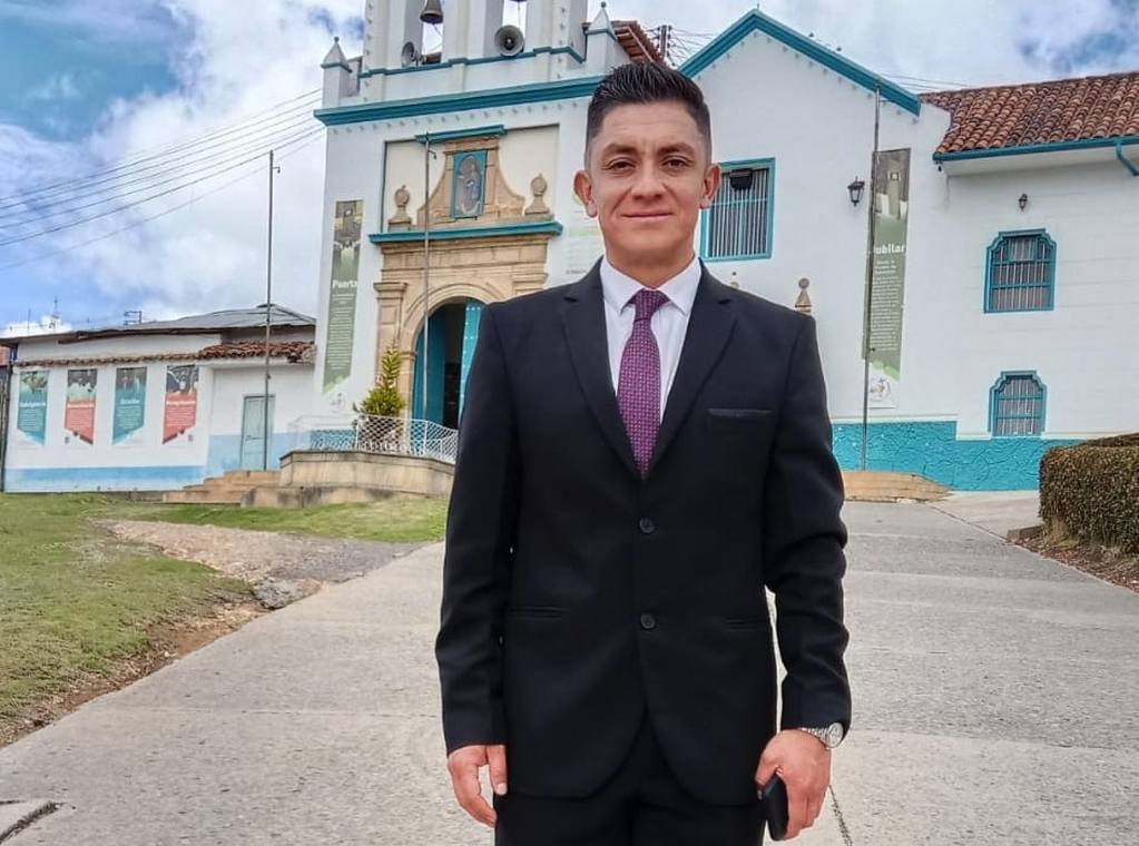 Él es Félix Hernando Ramírez González, el nuevo contralor de Tunja 2 El contralor electo es economista, tiene una especialización en finanzas y maestría en Administración de Negocios y maestría en Dirección y Administración de Empresas. Foto: Suministrada a Tuiteros Boyacá.